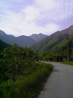 焼岳を望む