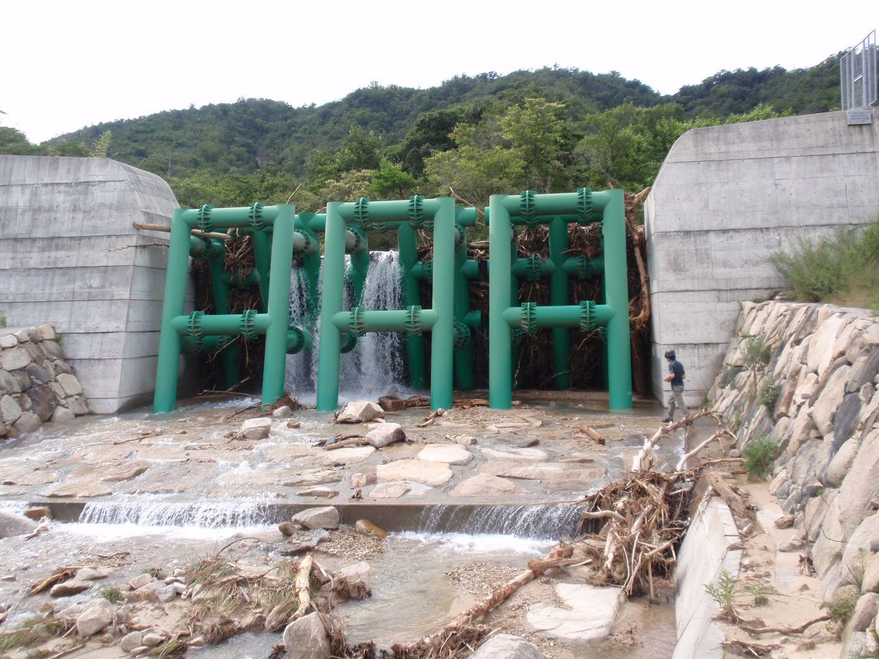 透過型堰堤B型(下流側より)